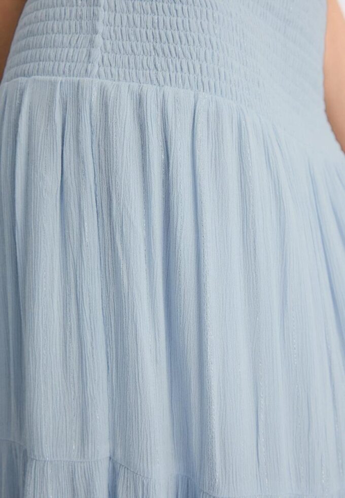 Gonna a pannelli con filo metallico