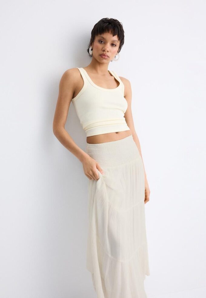 Gonna a pannelli con filo metallico