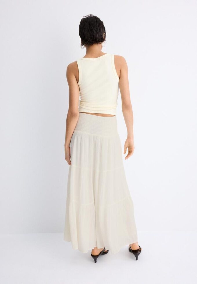 Gonna a pannelli con filo metallico