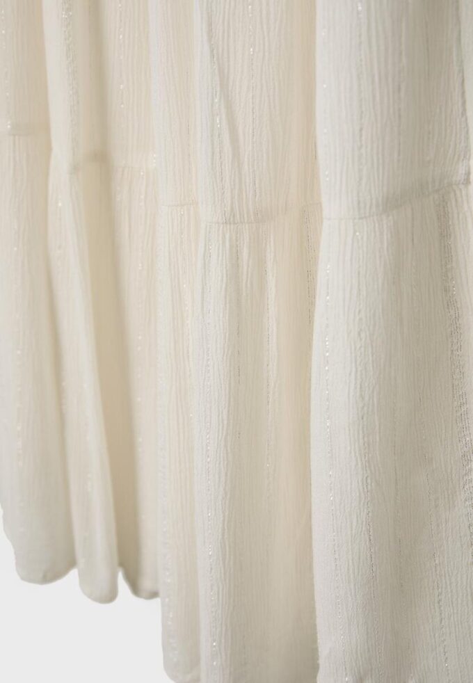 Gonna a pannelli con filo metallico