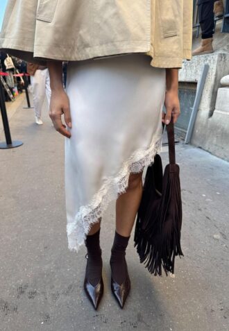 Gonna asimmetrica in raso