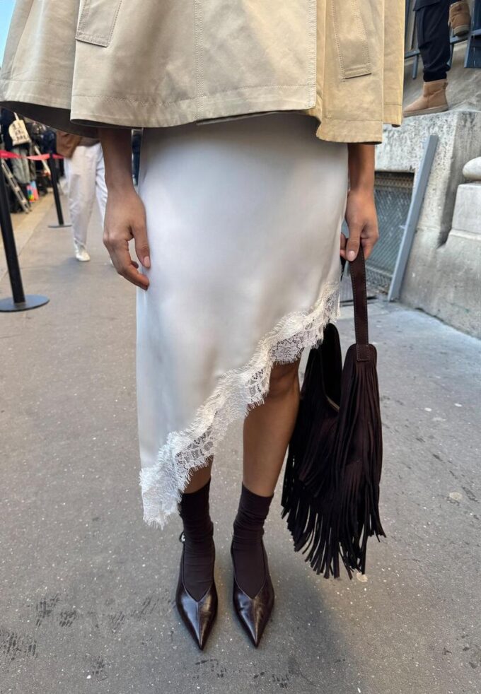 Gonna asimmetrica in raso