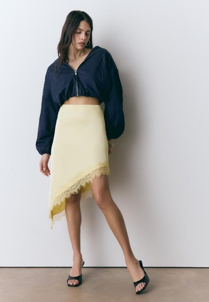 Gonna asimmetrica in raso