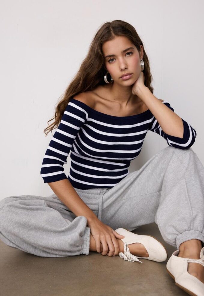 Maglione aderente a righe in maglia Maglione aderente a righe in maglia