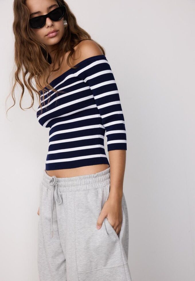 Maglione aderente a righe in maglia Maglione aderente a righe in maglia
