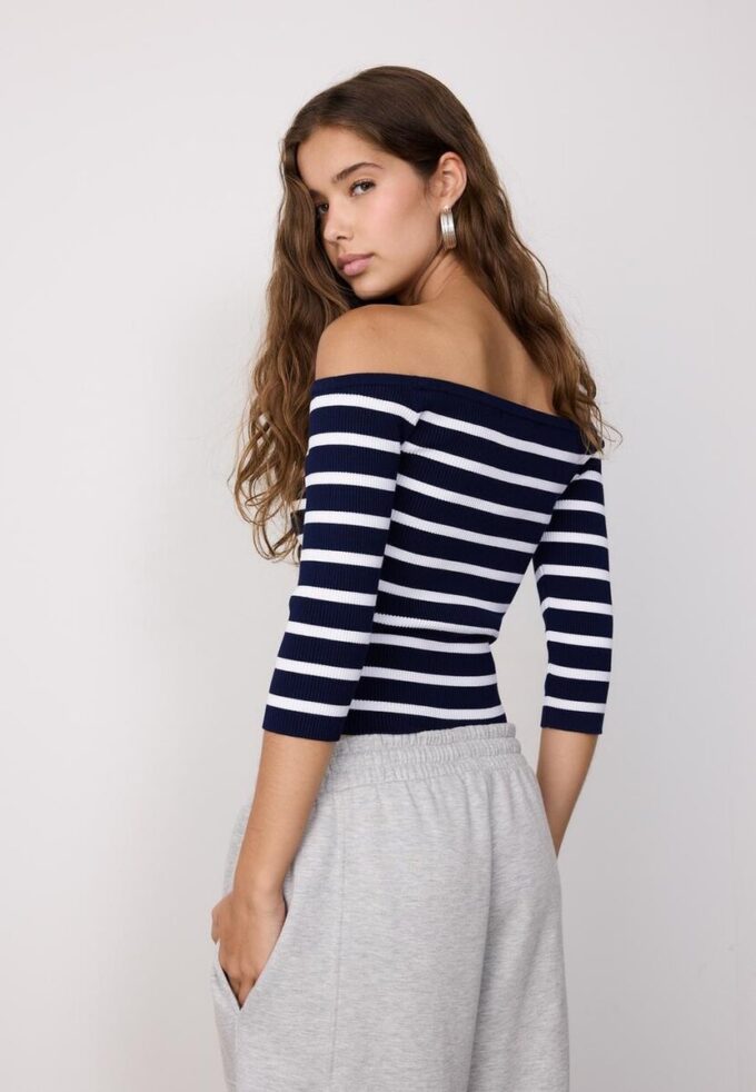 Maglione aderente a righe in maglia Maglione aderente a righe in maglia