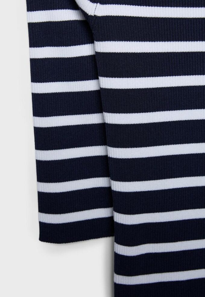 Maglione aderente a righe in maglia Maglione aderente a righe in maglia