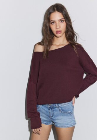 Maglione corto con scollo a barchetta