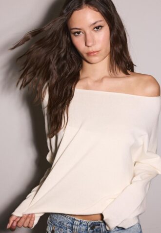 Maglione corto con scollo a barchetta