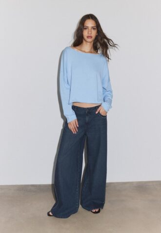 Maglione corto con scollo a barchetta