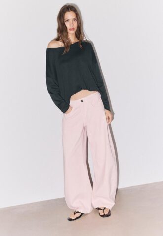 Maglione corto con scollo a barchetta