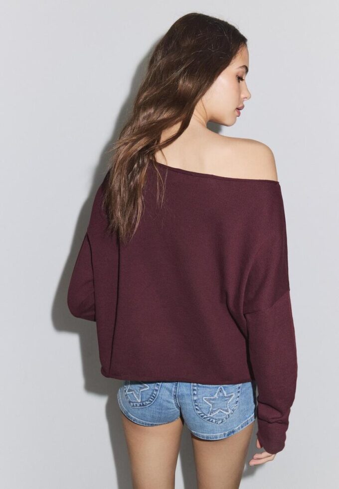 Maglione corto con scollo a barchetta Maglione corto con scollo a barchetta