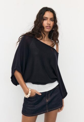 Maglione in maglia con scollo a barchetta e sovrapposizione