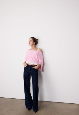 Maglione in maglia con scollo a barchetta e sovrapposizione