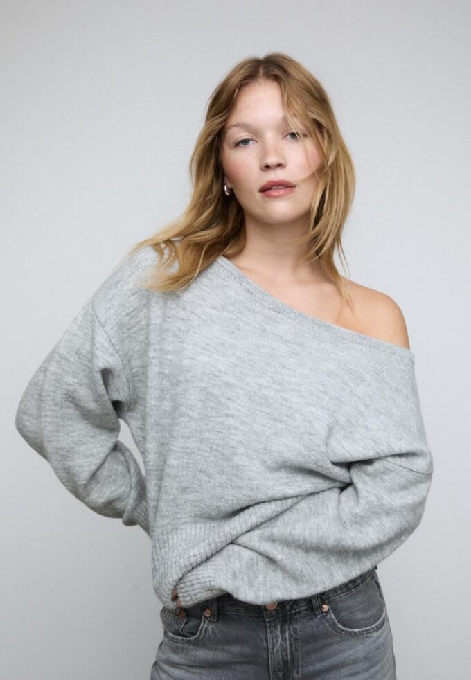 Maglione in maglia Soft Touch con scollo a barchetta Maglione in maglia Soft Touch con scollo a barchetta