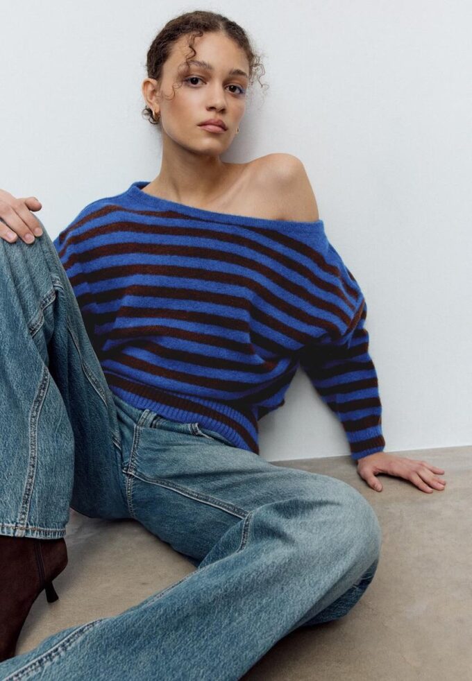 Maglione in maglia Soft Touch con scollo a barchetta Maglione in maglia Soft Touch con scollo a barchetta