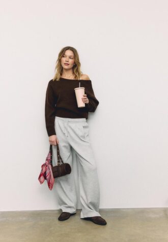 Maglione in maglia Soft Touch con scollo a barchetta Maglione in maglia Soft Touch con scollo a barchetta