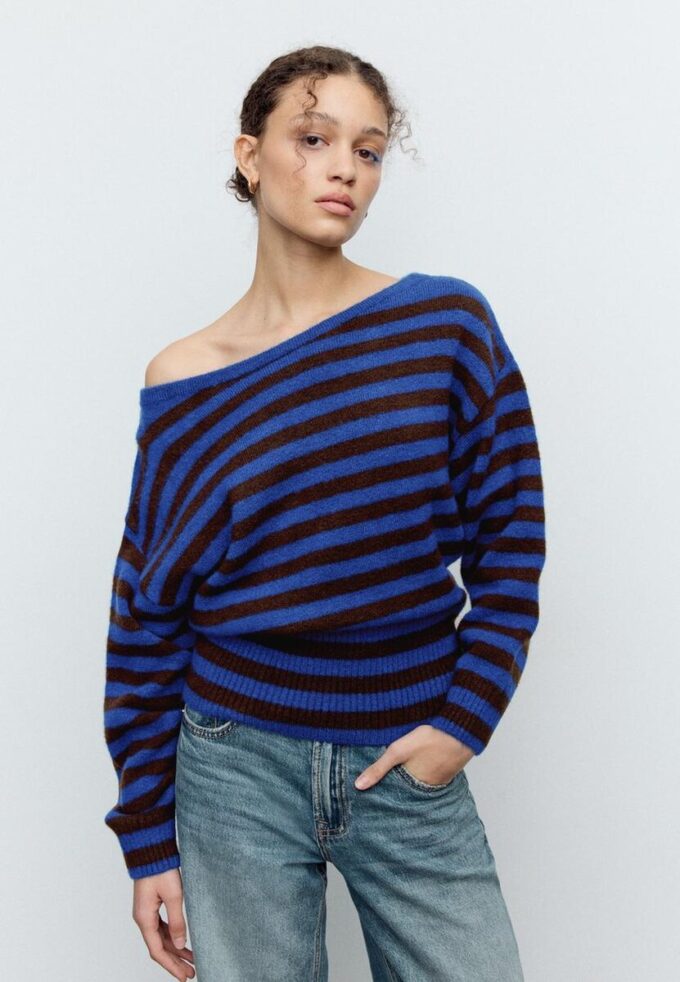 Maglione in maglia Soft Touch con scollo a barchetta Maglione in maglia Soft Touch con scollo a barchetta