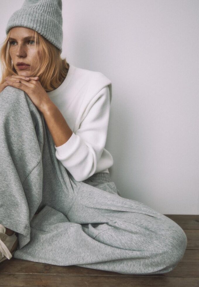 Maglione lavorato a maglia con spalle imbottite