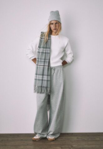 Maglione lavorato a maglia con spalle imbottite