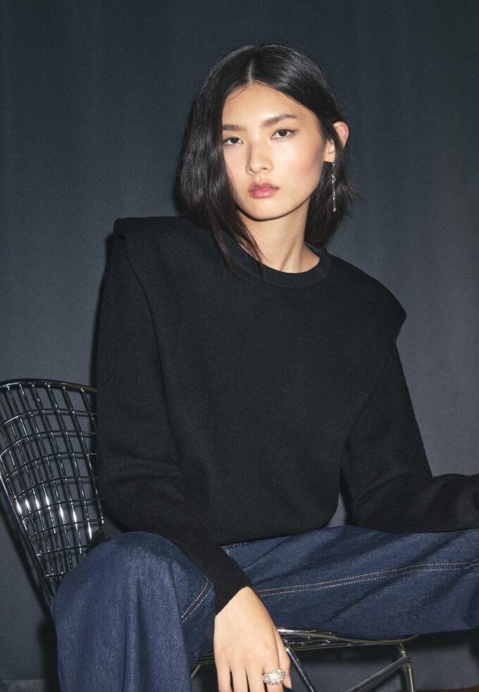 Maglione lavorato a maglia con spalle imbottite