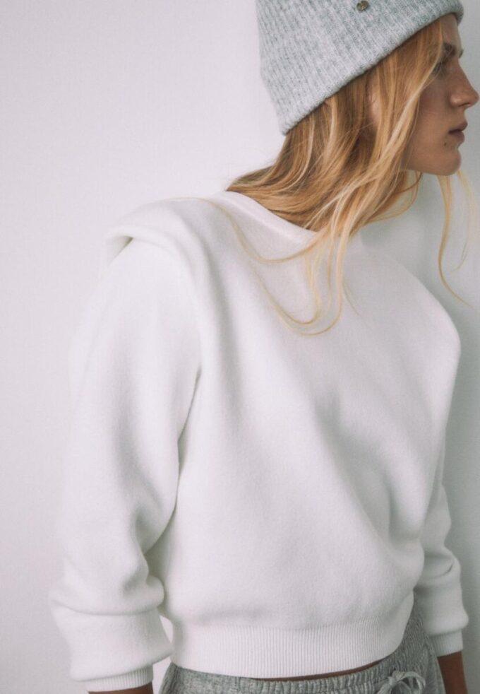 Maglione lavorato a maglia con spalle imbottite