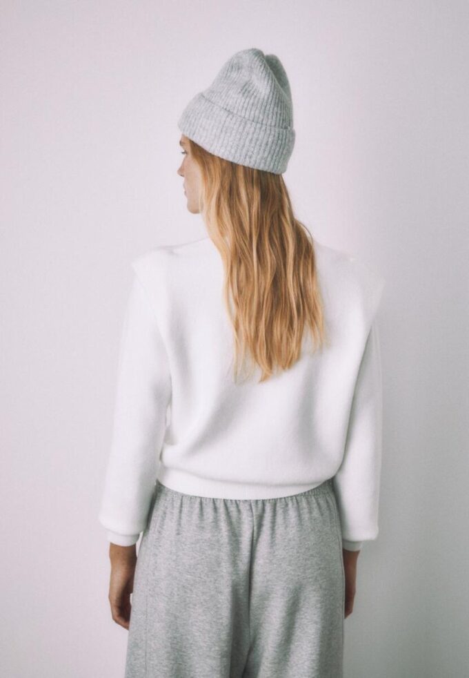 Maglione lavorato a maglia con spalle imbottite