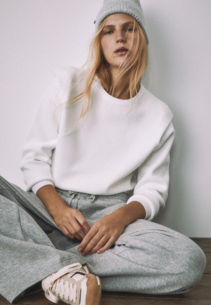 Maglione lavorato a maglia con spalle imbottite