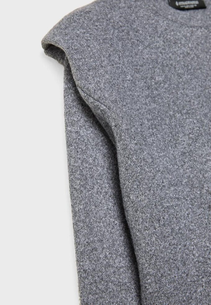 Maglione lavorato a maglia con spalle imbottite