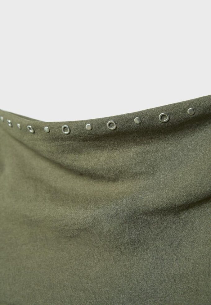 Miniabito asimmetrico con borchie