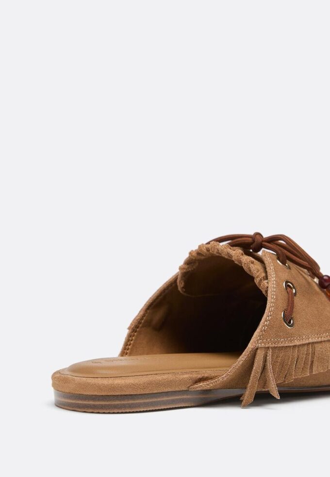 Mocassini in pelle senza tallone con ciondoli