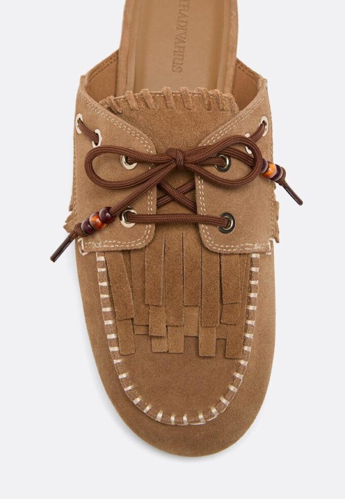 Mocassini in pelle senza tallone con ciondoli