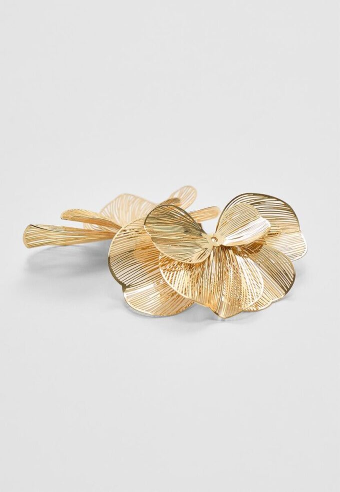 Orecchini a ventaglio con fiori in rilievo