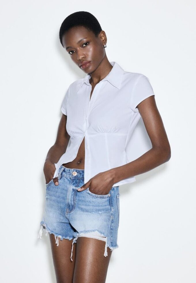 Pantaloncini in denim strappato D75 Pantaloncini in denim strappato D75