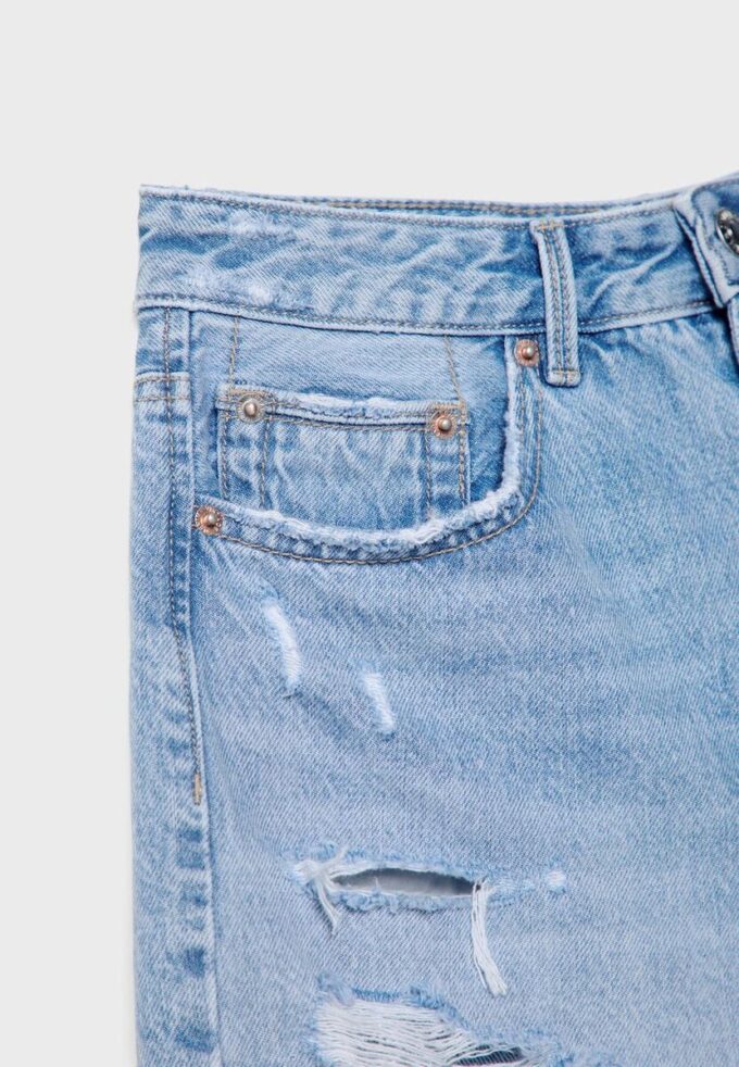 Pantaloncini in denim strappato D75 Pantaloncini in denim strappato D75