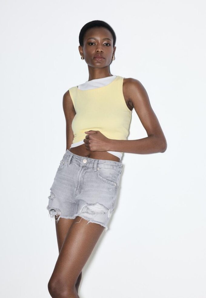 Pantaloncini in denim strappato D75 Pantaloncini in denim strappato D75