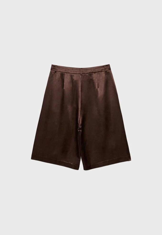 Pantaloncini in raso con pinces Pantaloncini in raso con pinces