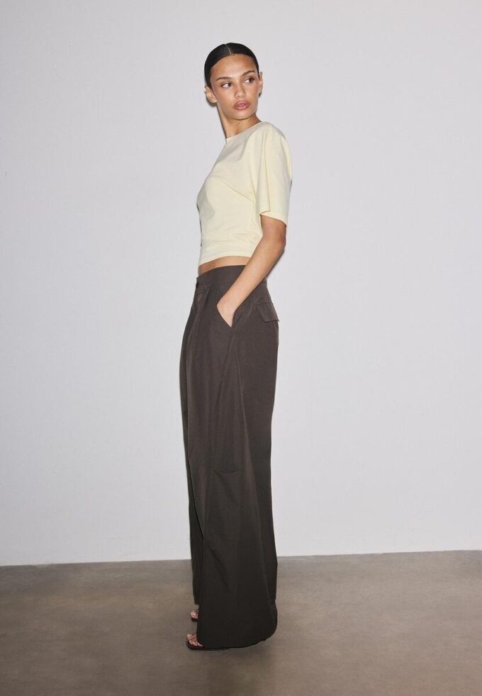 Pantaloni eleganti a zampa