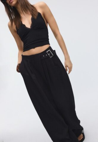 Pantaloni fluidi con fibbia