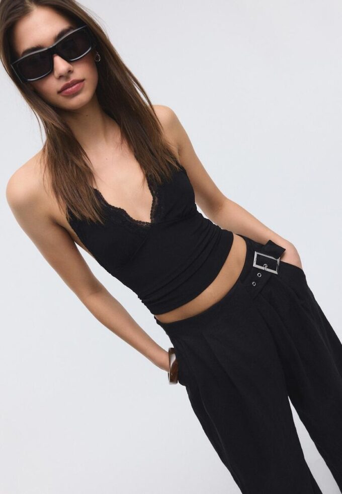 Pantaloni fluidi con fibbia