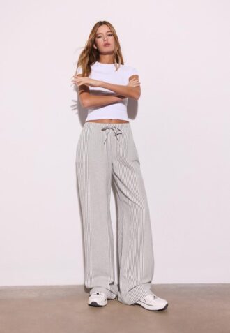 Pantaloni fluidi in misto lino a righe Pantaloni fluidi in misto lino a righe