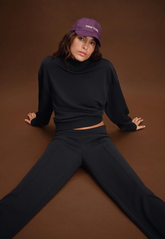 Pantaloni jogger a gamba dritta Soft Touch con dettagli a pieghe