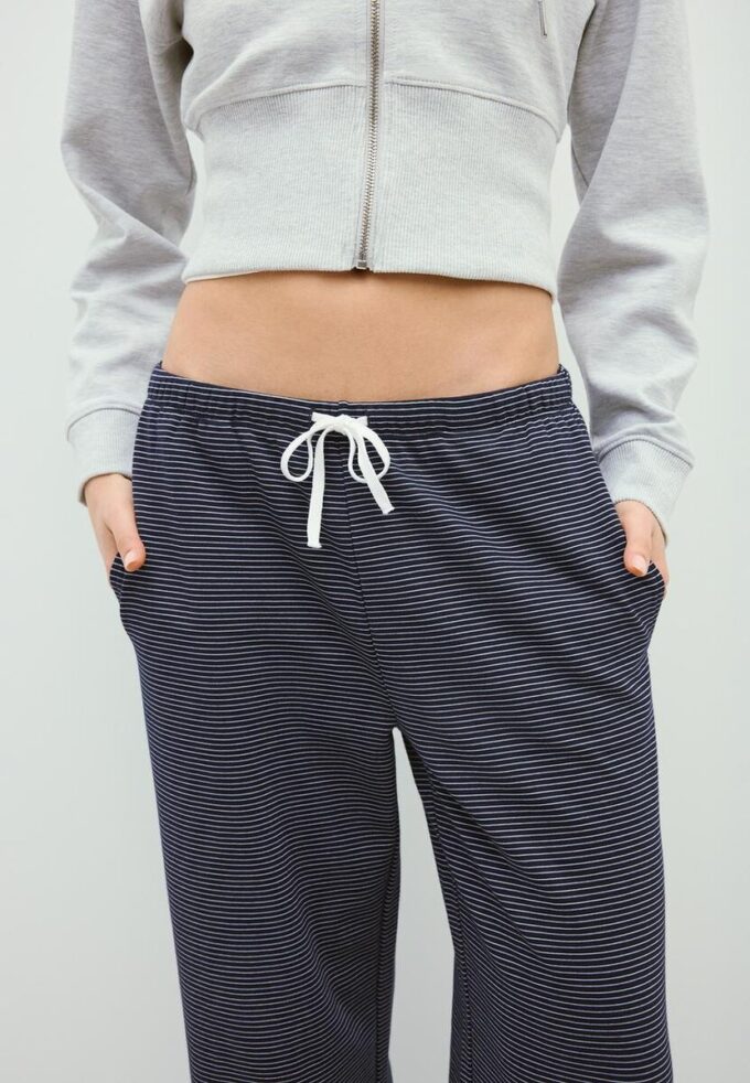 Pantaloni jogger a gamba larga a righe