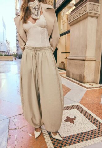 Pantaloni sarouel con borchie