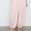 Pantaloni sarouel con pinces e fibbia