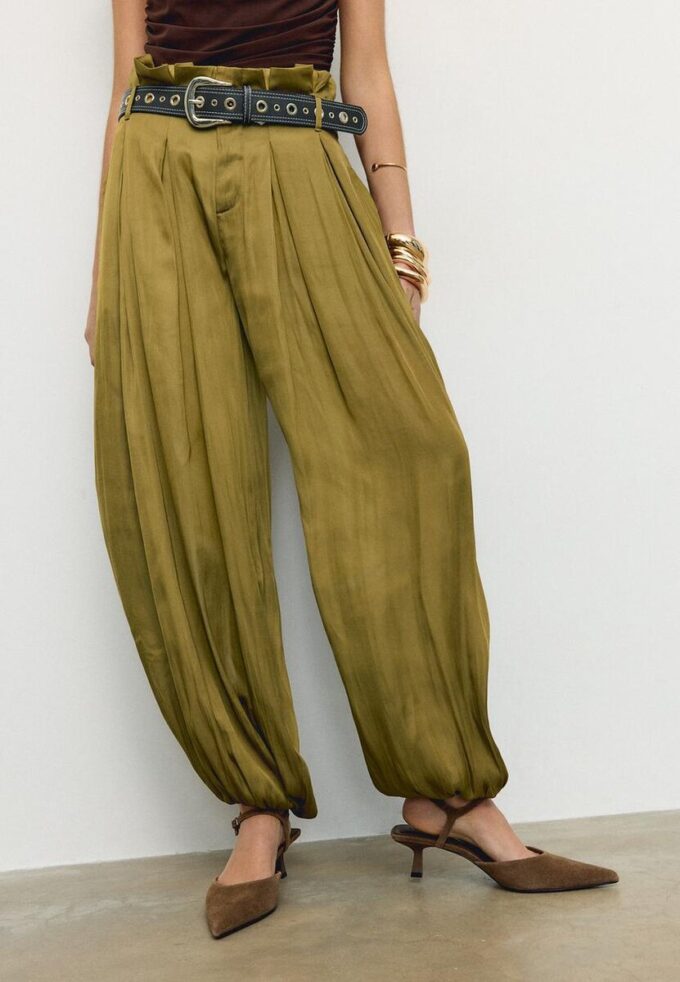Pantaloni sarouel in raso con cintura