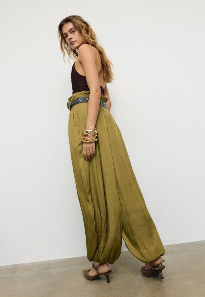 Pantaloni sarouel in raso con cintura