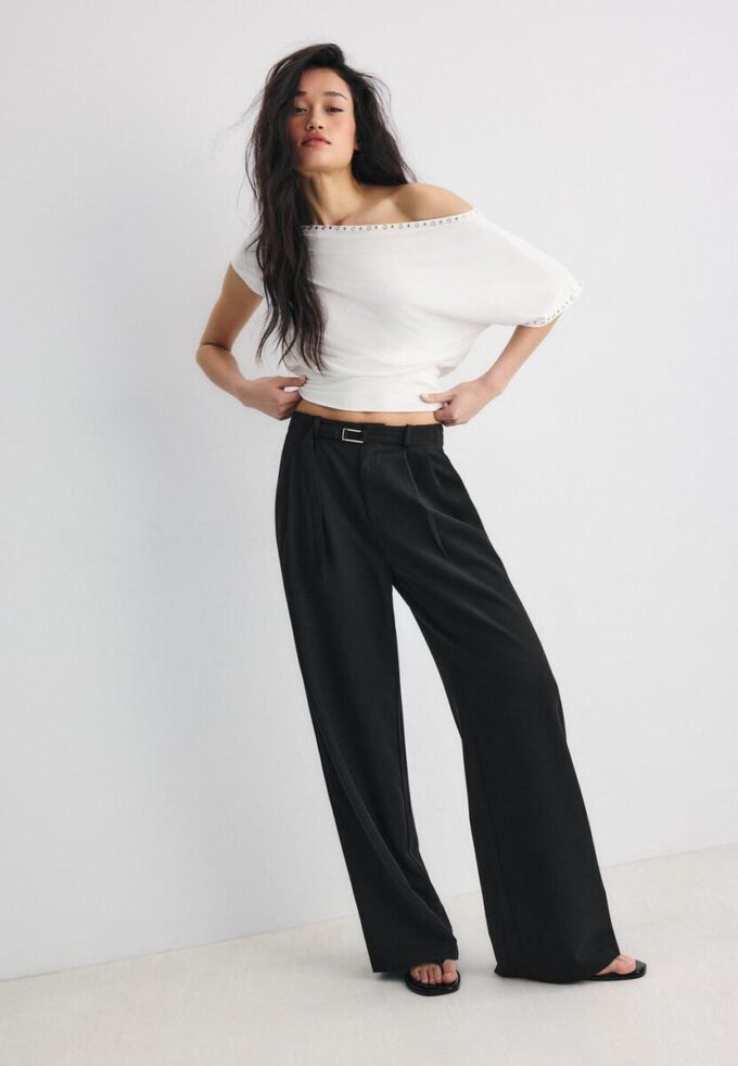 Pantaloni Wide Leg con dettaglio fibbia Pantaloni Wide Leg con dettaglio fibbia
