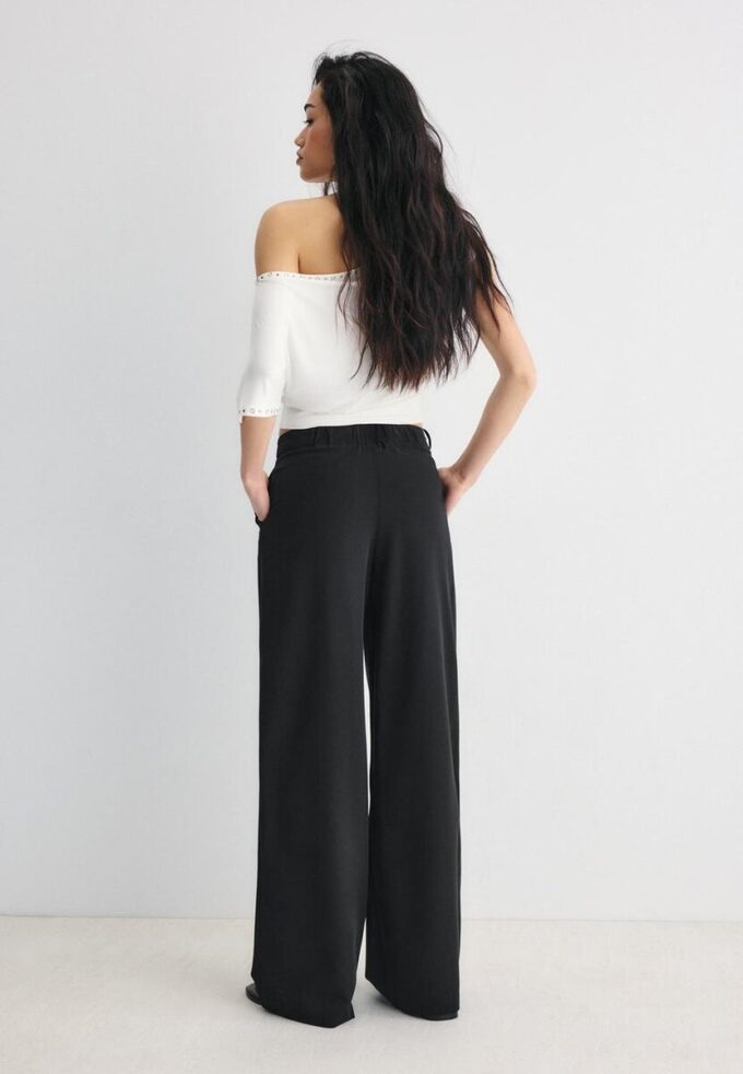 Pantaloni Wide Leg con dettaglio fibbia Pantaloni Wide Leg con dettaglio fibbia