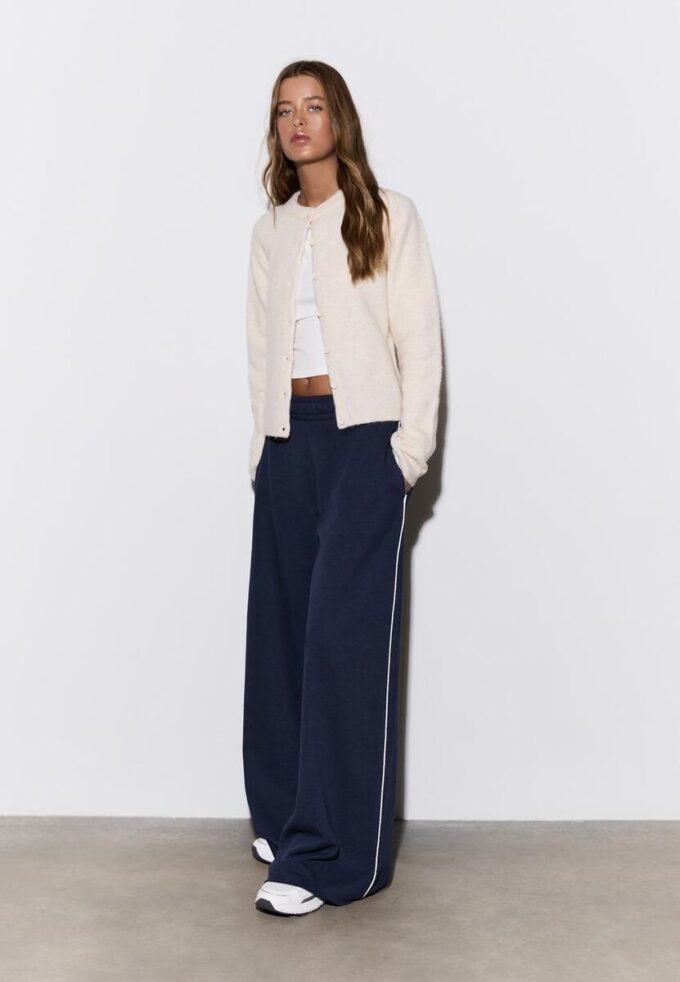 Pantaloni Wide Leg in tessuto felpato con bordino Pantaloni Wide Leg in tessuto felpato con bordino